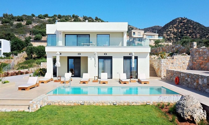 Agios Nikolaos Villa | Experience Horizon View Villa with Scenic Poolside Bliss