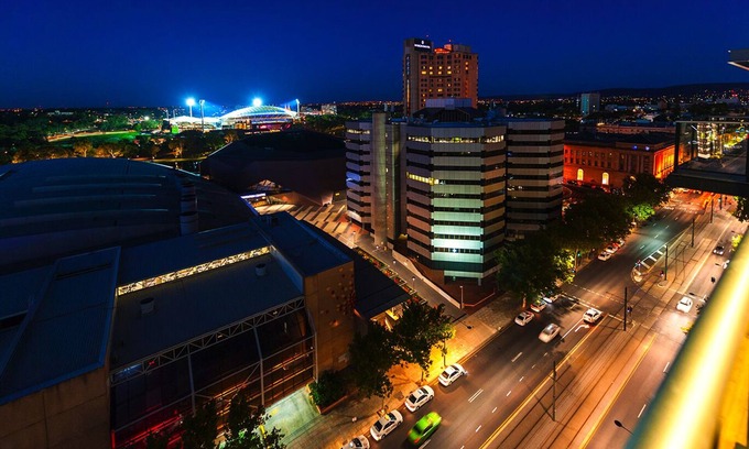 Adelaide Central Business District Apartment | Horizons 1402: Premier Amenities with Top Guest Ratings