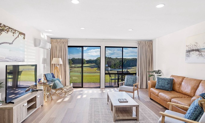 Salamander Bay House | Horizons Fairway Views Townhouse - Perfect Golfers Getaway