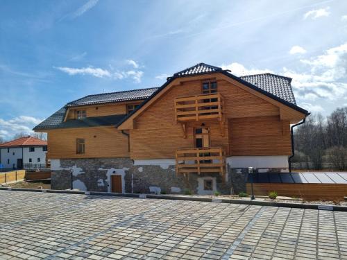 Karlovy Dvory Apartment | Oceanfront Hůrka Apartmán Hannzi - Family-Friendly Retreat