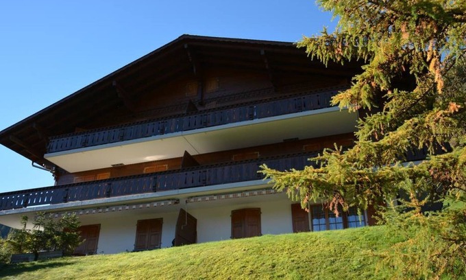 Saanen Apartment | Discover Hornflue (Wohlwender) with Spa and Breakfast