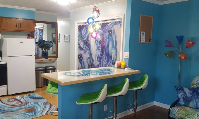 Lexington House | Premier Stay at Horse Show on Sherman with Pool & Kitchen