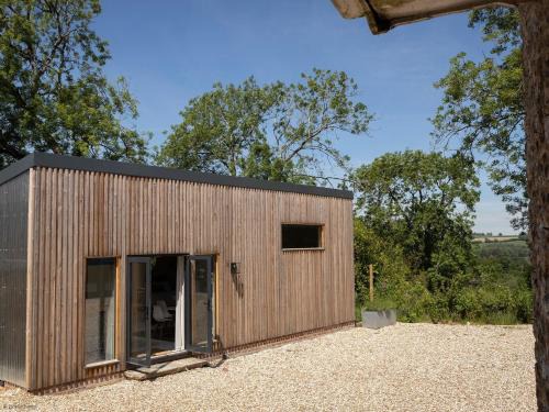 Axminster House | Inviting Horseshoe Barn: Ocean Views & Breakfast Included