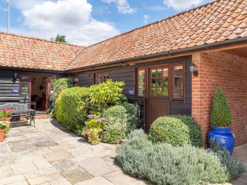 Little Glemham House | Horseshoe Hotel: Family-Friendly Stay with Pool & Pets Welcome