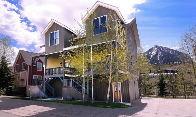 Crested Butte House | Horseshoe Haven: Pet-Friendly Retreat with Top-Rated Comfort