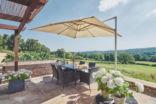 Holmesfield House | Inviting Horseshoe House: A Premier 4-Star Getaway