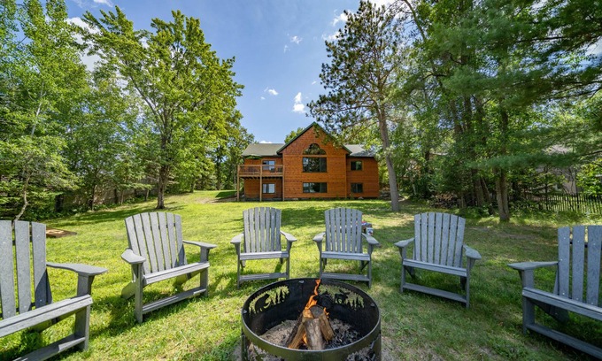 Merrifield Cabin | Horseshoe Lake Cabin: Beachfront Retreat with Game Room