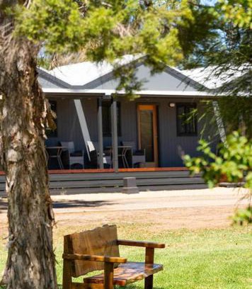 Cartwrights Hill Resort | Pet-Friendly Retreat at Horseshoe Tourist Park with Pool