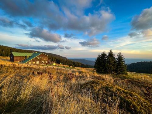 Strazne House | Top-Rated Horská bouda KUPROVKA: Pet-Friendly Retreat
