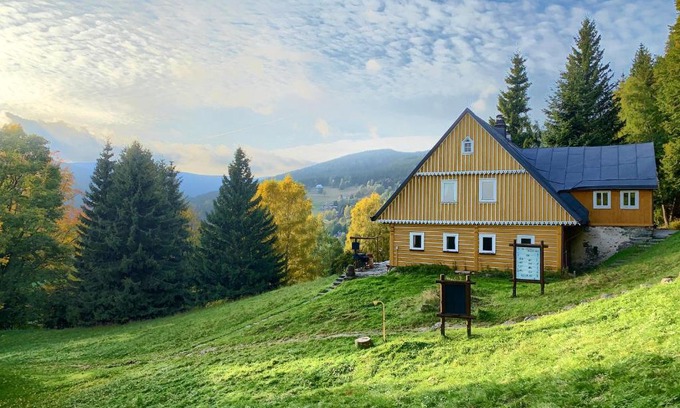 Velka Upa Ski Chalet | Cozy Retreat at Horská chalupa U Hančilů - Pet Friendly Stay