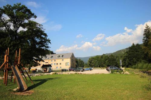 Loucna nad Desnou Apartment | Inviting Horský Apartmán Kouty with Hot Tub & Breakfast