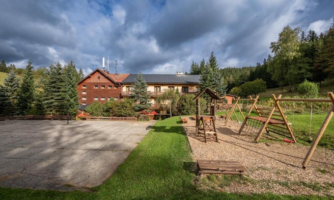 Velke Karlovice Hotel | Horský hotel Kyčerka