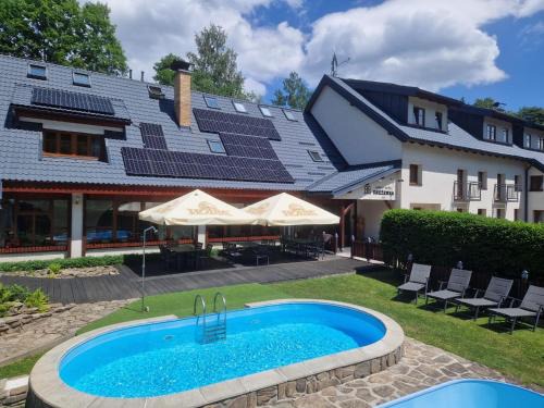 Hyncice pod Susinou Hotel | Experience Horský Hotel Sněženka: Pet-Friendly Retreat