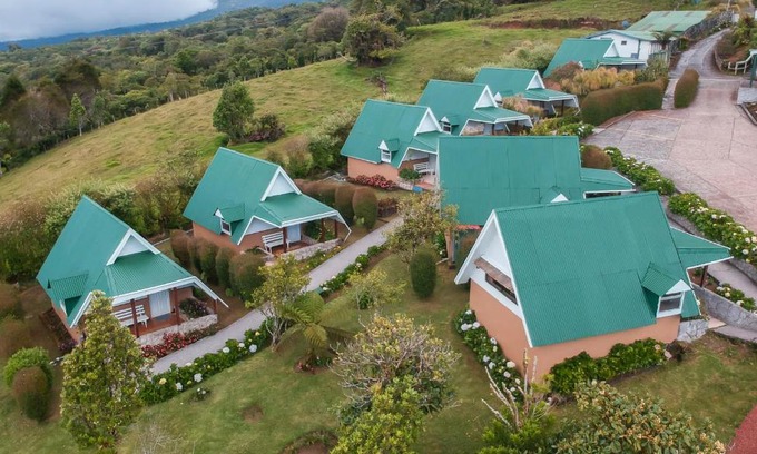 Vara Blanca Cabin | Pet Friendly Hortensias Chalets: Rated 9/10 in Vara Blanca