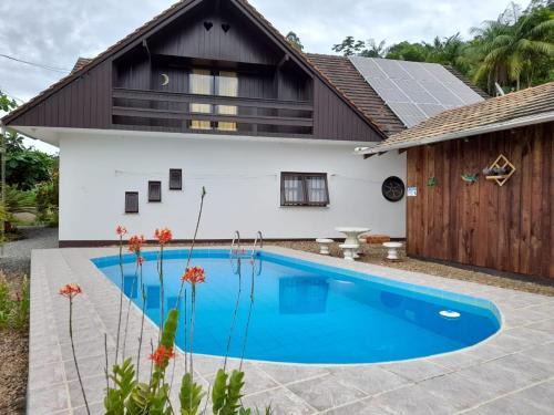 Pomerode House | Family-Friendly Retreat at Hospedagem Tia Marli - 9/10 Rating