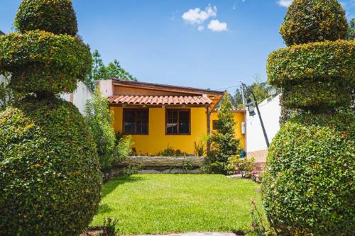 San Pablo del Lago House | Cozy Family Cabin with Kitchen & Breakfast Included