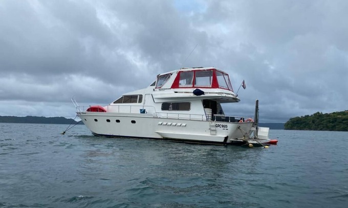 Panama Beach Boat Rental | Experience Private Yacht Stay in Gulf of Papagayo