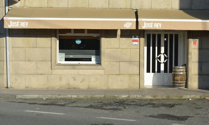 Santiago de Compostela House | Cozy Stay at Hospedaje Jose Rey with Pool & Breakfast