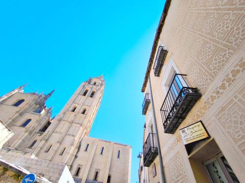 Segovia Old Town House | Discover Hospedaje La Judería: Family-Friendly Retreat