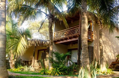 Mancora House | Discover Oceanfront Comfort at Hospedaje La Quebrada