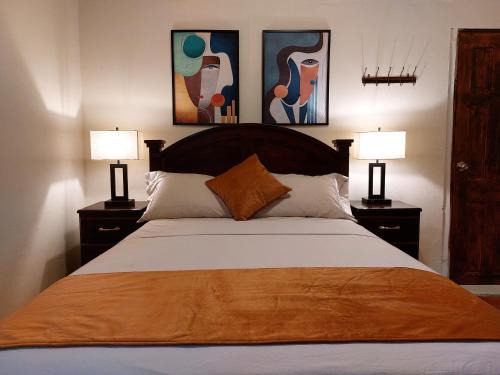 San Juan Bautista House | Welcoming Hospedaje Los Lirios Chitré: Pet Friendly & Family Ready
