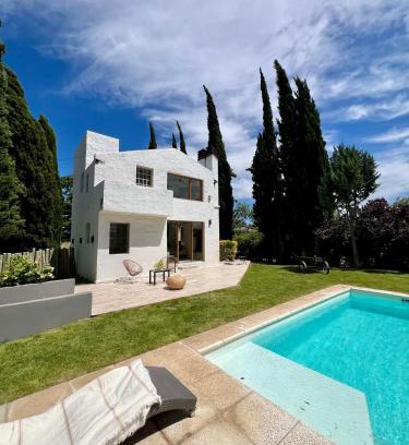 Bahia Blanca House | Unforgettable Oceanfront Retreat at Hospedaje Patagonia