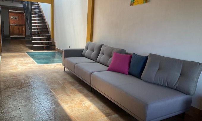 Tunja House | Retro Style Hospedaje: Pet & Child Friendly Stay