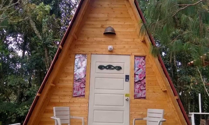 Medellin Ski Chalet | Cozy Hospedaje Santaelena: Family-Friendly Mountain Retreat