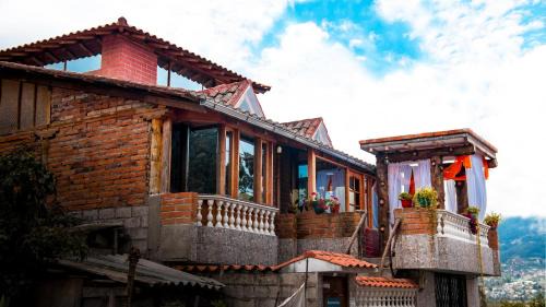 San Pablo del Lago House | Comfortable Hospedaje Vertientes del Imbabura: Pet Friendly & Breakfast