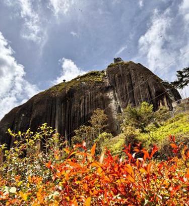 Guatape Hotel | Guest Rated Villa Samara: Family-Friendly with Hot Tub