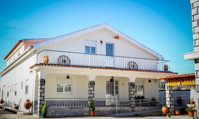 Seia Hotel | Inviting Hospedaria Santa Cruz: Family-Friendly Retreat