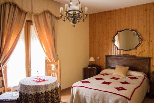 Ocana House | Cozy Hospederia del Comendador: Family-Friendly Stay