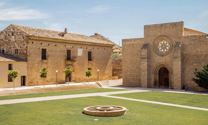 Sastago Hotel | Discover HOSPEDERIA MONASTERIO RUEDA: 4-Star Comfort & Access