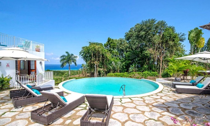 Montego Bay Villa | Relaxing Retreat at HALF HILL: Pool, Beach & Dining