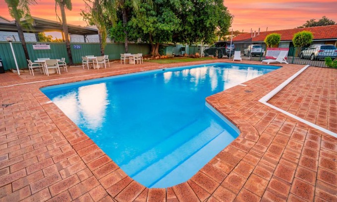 Somerville Hotel | Explore Hospitality Kalgoorlie: Pool, Ocean Views & More