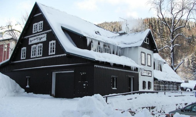 Pec pod Snezkou House | Pet-Friendly Retreat at Hospoda na Peci with Breakfast