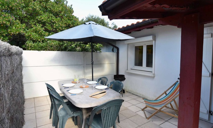 Soorts-Hossegor Apartment | Beachside Retreat: Hossegor Villa "Aire Ona 1" Awaits
