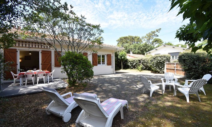 Soorts-Hossegor Villa | Charming Hossegor Home with Garden & Oceanfront Views