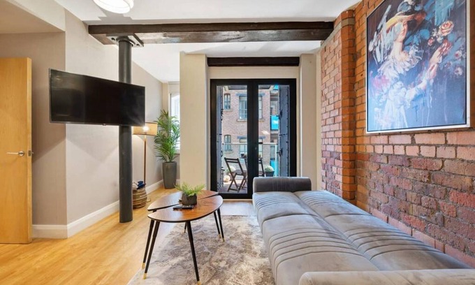 St George's Quarter Apartment | Comfortable Host Apartments Near Queen Square with Breakfast