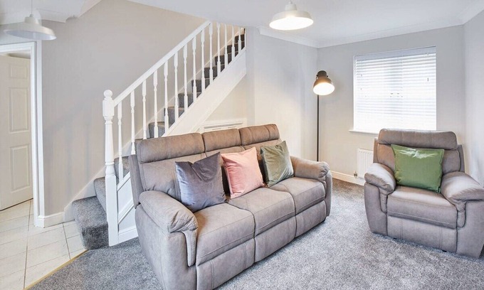 Consett House | Cozy Stay at Aynsley Mews | Pet-Friendly & Family Amenities
