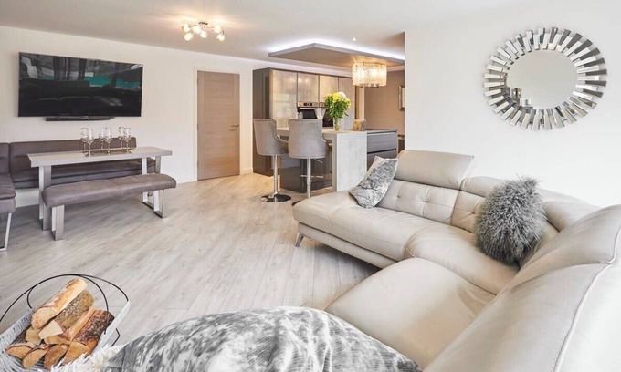 Arnold House | Experience Casa Feliz: Family-Friendly Retreat with Spa