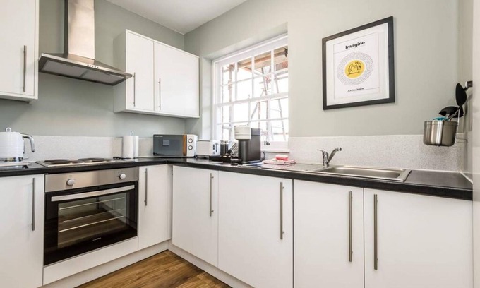 Georgian Quarter Apartment | Discover Host Stay Catharine Quarters: Pet-Friendly Retreat