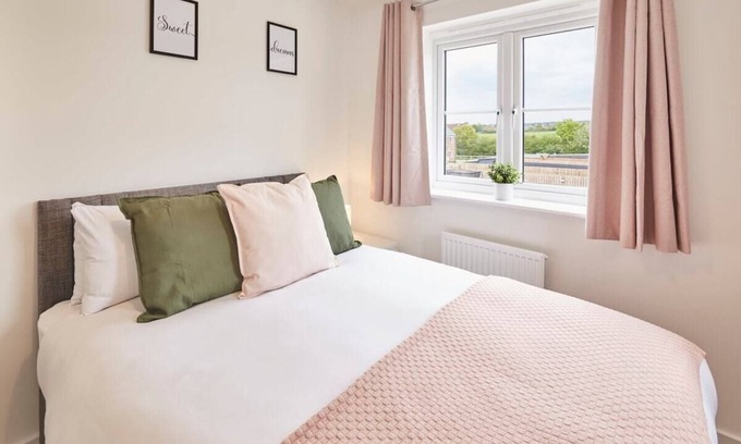 Scarborough House | Oceanfront Cayton Bay Cottage: A Pet-Friendly Retreat