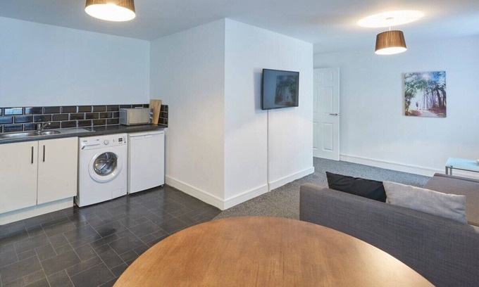 Skinningrove Apartment | Cozy Cove Hideaway: Pet-Friendly Oceanfront Retreat