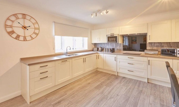 Darlington House | Pet-Friendly Retreat at Dacama | Exceptional 9/10 Rating