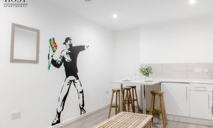 RopeWalks Apartment | Experience Fleet Nightlife III with Breakfast and Kitchen