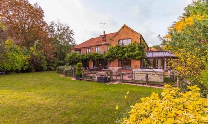 Norwich House | Discover Four Seasons: Family-Friendly Norfolk Getaway