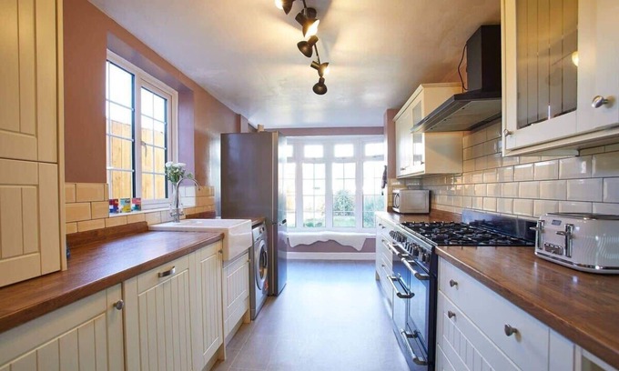 Skelton-in-Cleveland House | Discover The Snug: Pet-Friendly Retreat with Breakfast