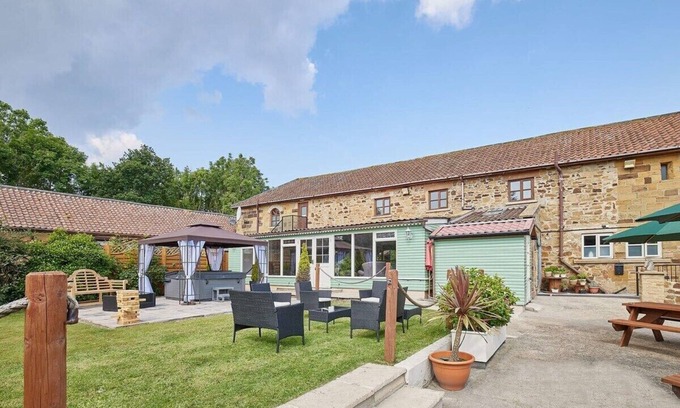 Saltburn-by-the-Sea House | Experience The Arches Country House: Top-Rated Getaway