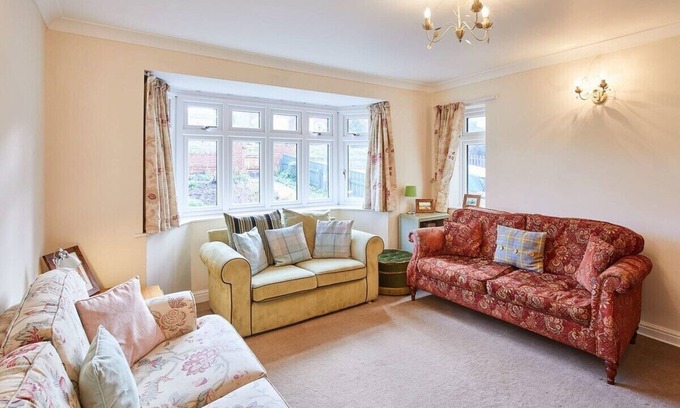 Brotton House | Guest Rated 10/10: Host & Stay at Coach Cottage